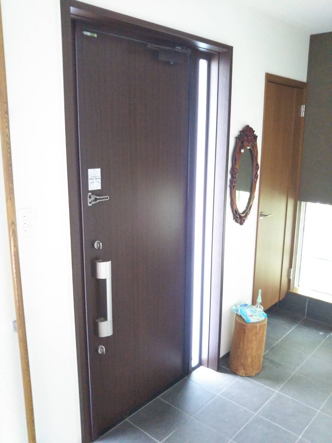 記事 玄関網戸工事/リフォーム/神戸、明石、加古川、姫路の不動産管理・サブリースのアースデザイン明石のアイキャッチ画像